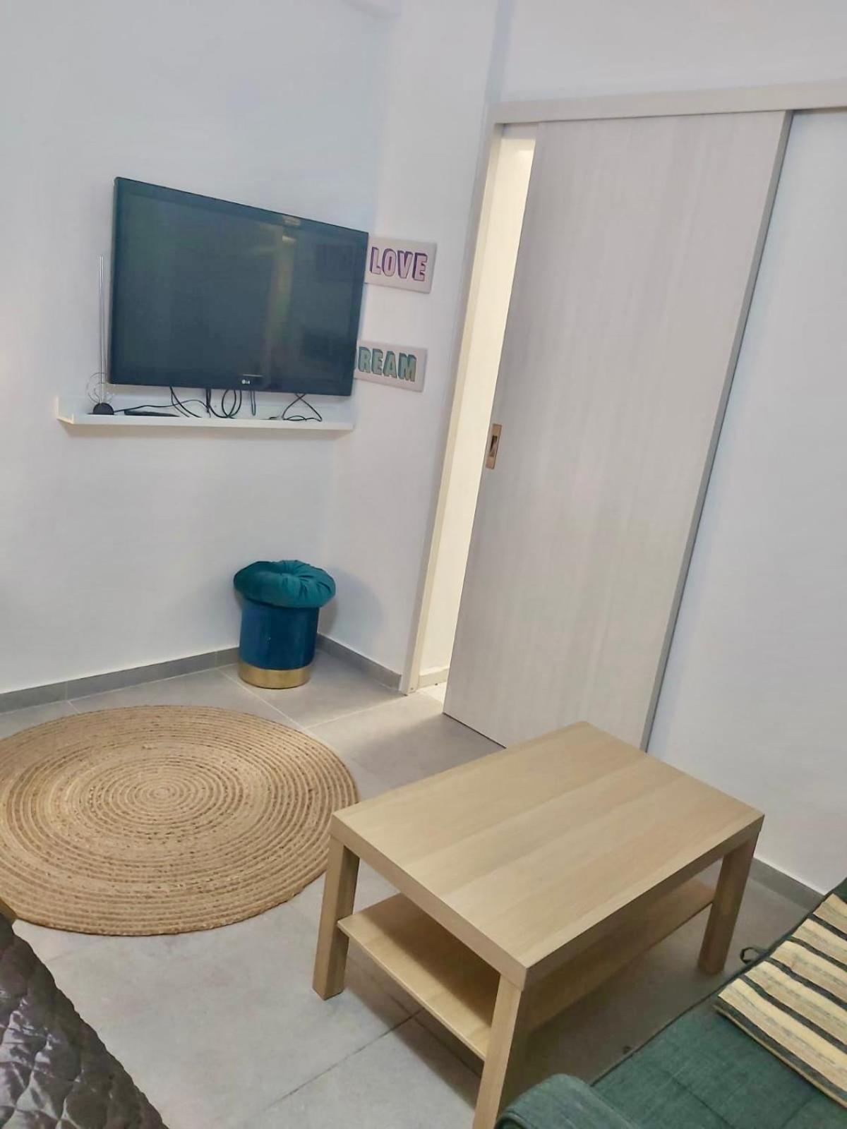 Cozy Apartment In Athens Center Atenas Exterior foto